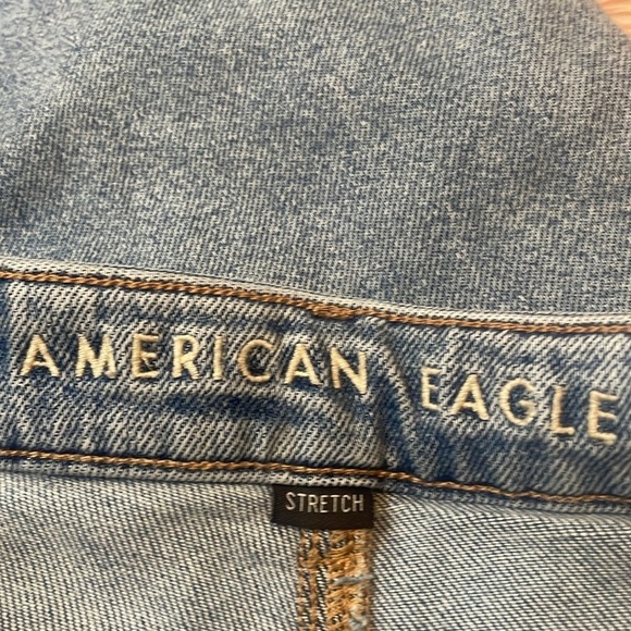 American Eagle Stretch Light Wash High Rise Distressed Ripped Mom Jean Size 0 - Picture 2 of 9